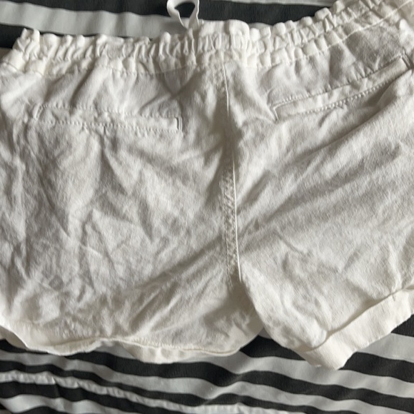 White shorts - Picture 2 of 2